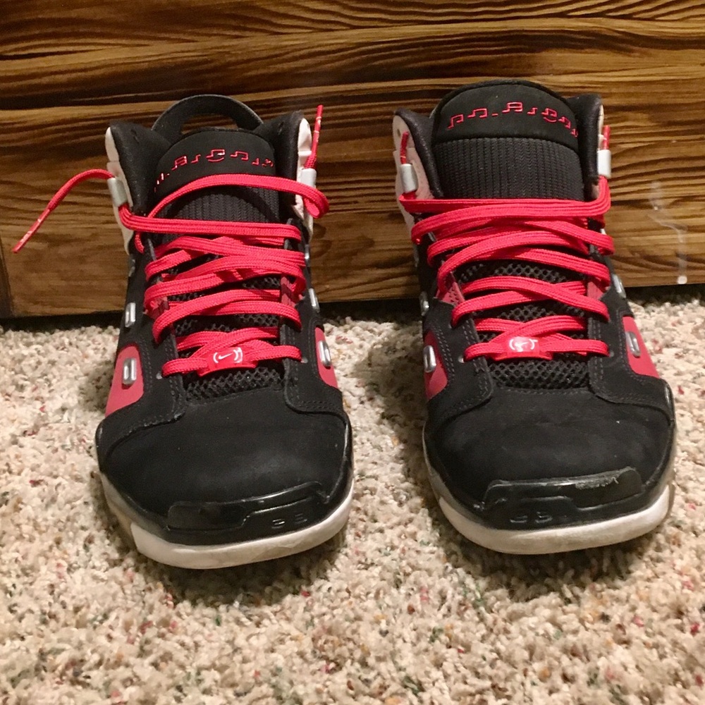 JORDAN “CARMINE” BASKETBALL SHOES